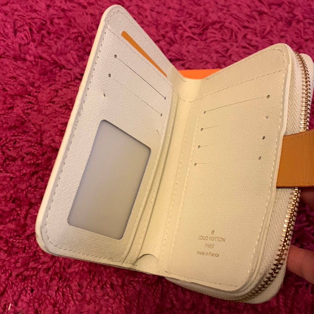 Trendy Medium Wallet for Women in a box - Picture 3 of 5